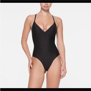 NWT SKIMS BODY SUPER PUSH-UP THONG BODYSUIT